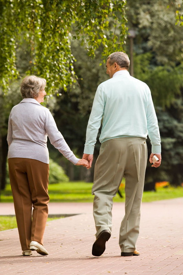 5 Money Questions Older Daters Need to Ask 4 senior couple 5 Money Questions Older Daters Need to Ask - 4