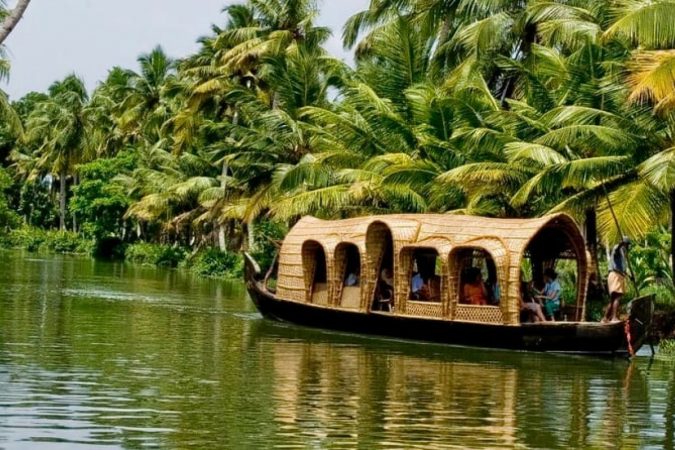 Alleppey-Kerala-675x450 Ten Ideas for Family Holidays in India