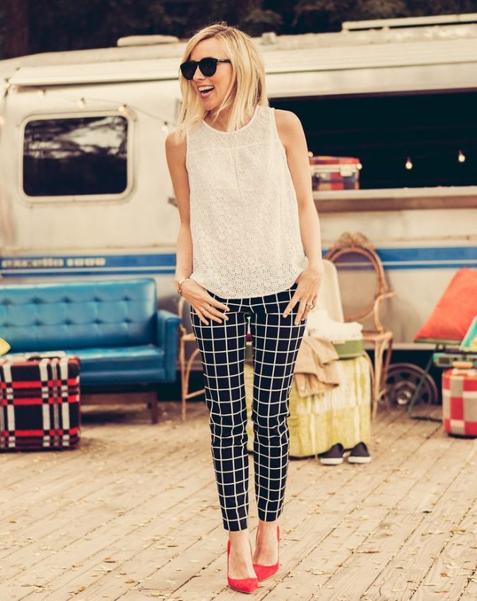 checked-black-trousers-outfit-675x851 20 Must-Have Wardrobe Pieces Every Woman Over 40 Needs