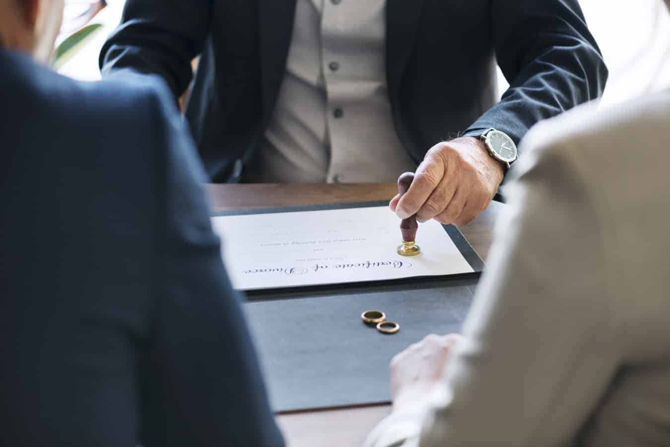 5 Tips to Hire the Best Divorce Attorney | Pouted.com