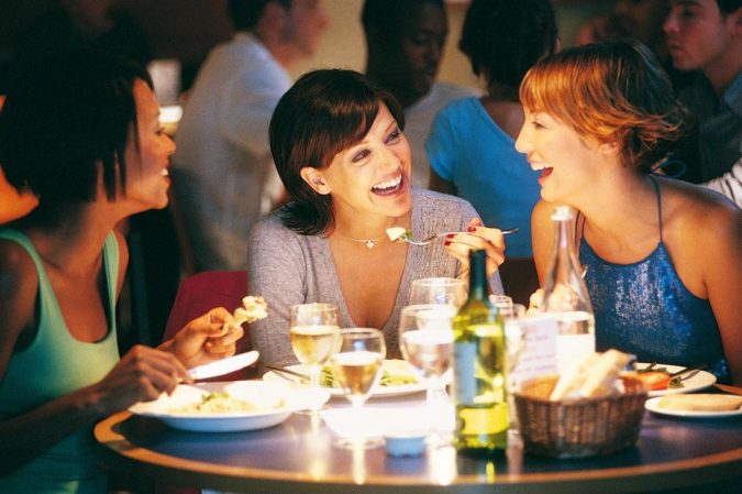 4 Great Gift Ideas for an Expectant Mother 3 dning out with friends 4 Great Gift Ideas for an Expectant Mother - 3