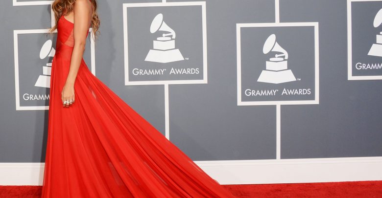 15 Hollywood Actresses Who Changed Fashion Forever 28 rihanna dress 15 Hollywood Actresses Who Changed Fashion Forever - celebrity wedding dresses 28