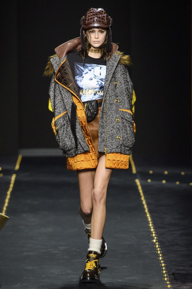 Fall Winter fashion 2020 oversized sweater Versace 60+ Retro Fashion Designs of Fall/Winter Inspired by the 80s and 90s - 33