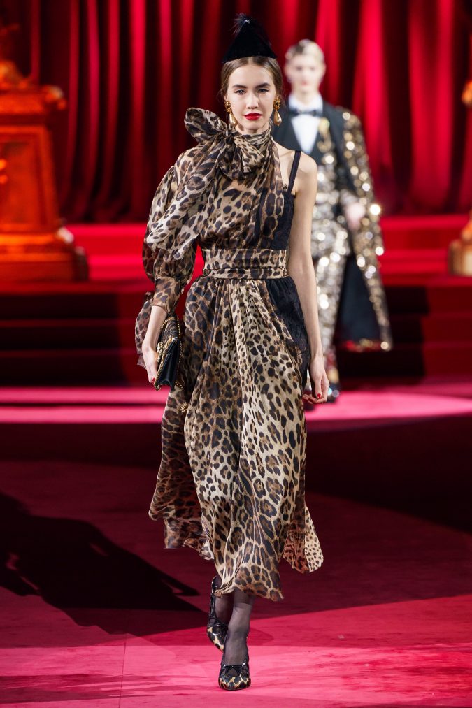 Fall fashion 2019 animal printed bow Dolce Gabbana 2 +80 Fall/Winter Fashion Trends for a Stunning Wardrobe - 23