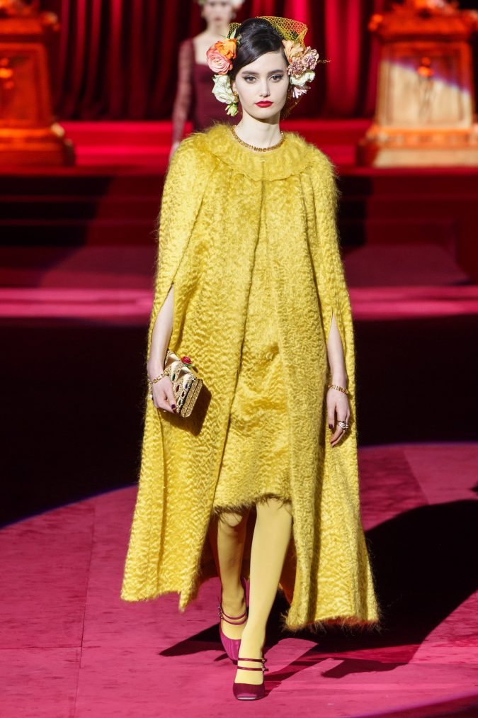 Fall-fashion-2019-caftan-Dolce-Gabbana-675x1013 +80 Fall/Winter Fashion Trends for a Stunning Wardrobe in 2022