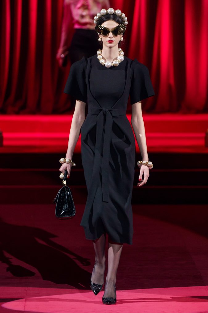 Fall-fashion-2019-waist-bow-Dolce-Gabbana-675x1013 +80 Fall/Winter Fashion Trends for a Stunning Wardrobe in 2022