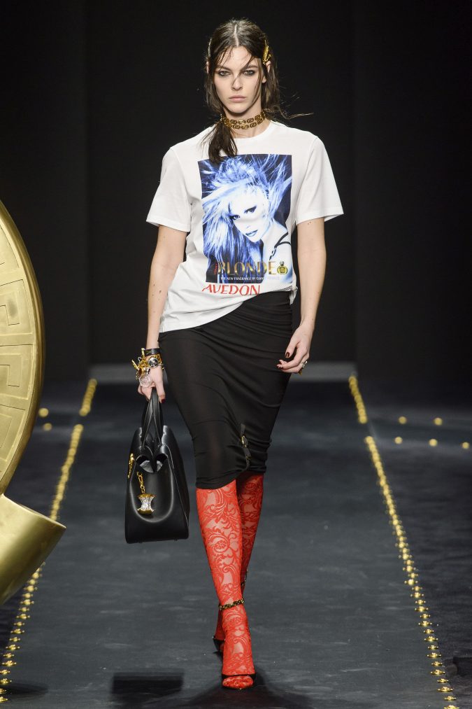 Fall winter fashion 2019 pencil skirt loose fiting t shirt Versace 60+ Retro Fashion Designs of Fall/Winter Inspired by the 80s and 90s - 32