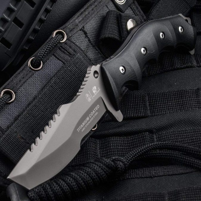 Tactical Knife Top 10 Self-defense Weapons Every Woman Should Carry - 1