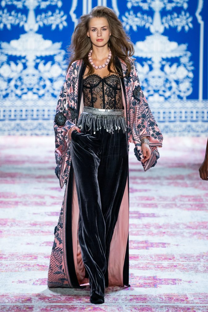 fall-fashion-2019-jumpsuit-naeem-khan-675x1013 10 Fall/Winter Retro Fashion Trends for the 70s Nostalgics in 2020