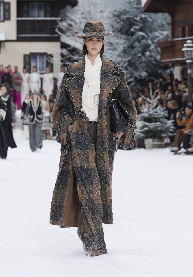 fall winter 2019 20 plaided coat and pants chanel 60+ Retro Fashion Designs of Fall/Winter Inspired by the 80s and 90s - 50