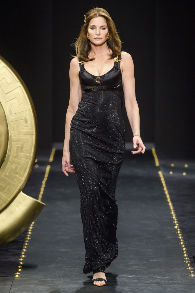 fall winter 2020 nightclub dress versace 60+ Retro Fashion Designs of Fall/Winter Inspired by the 80s and 90s - 11
