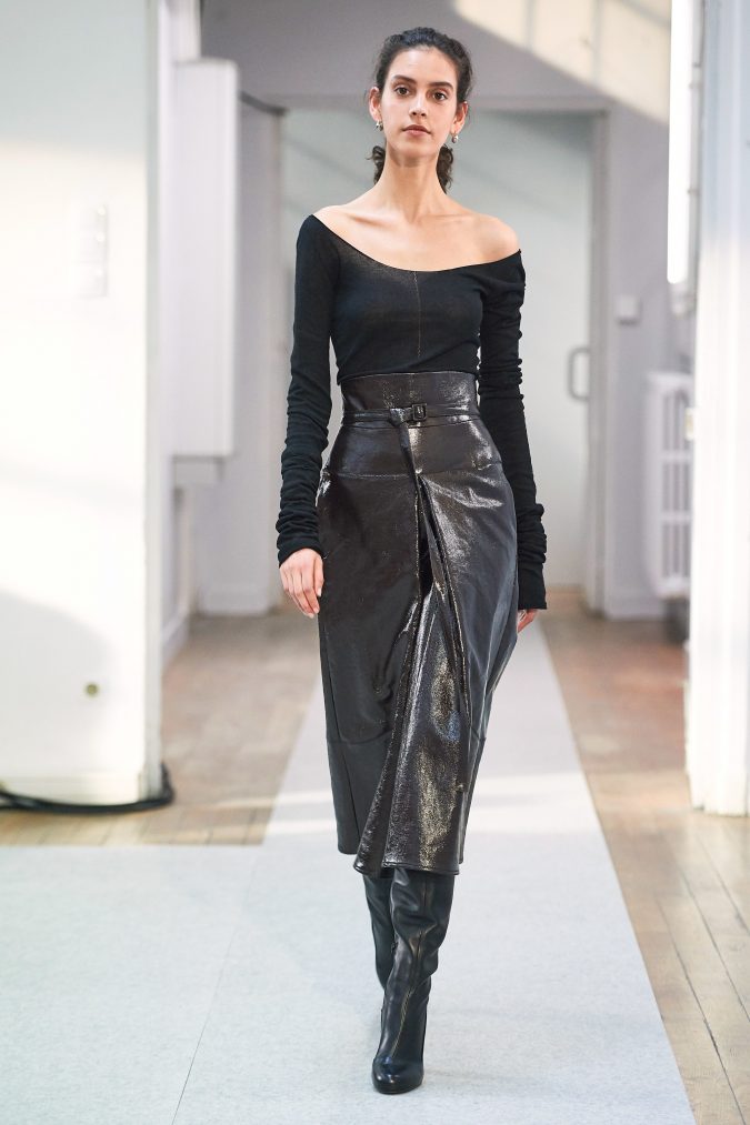 fall winter fashion 2020 asymmetrical sleeved top Lemaire +20 Fall Fashion Trends of Unusual Shoulders and Sleeves - 56