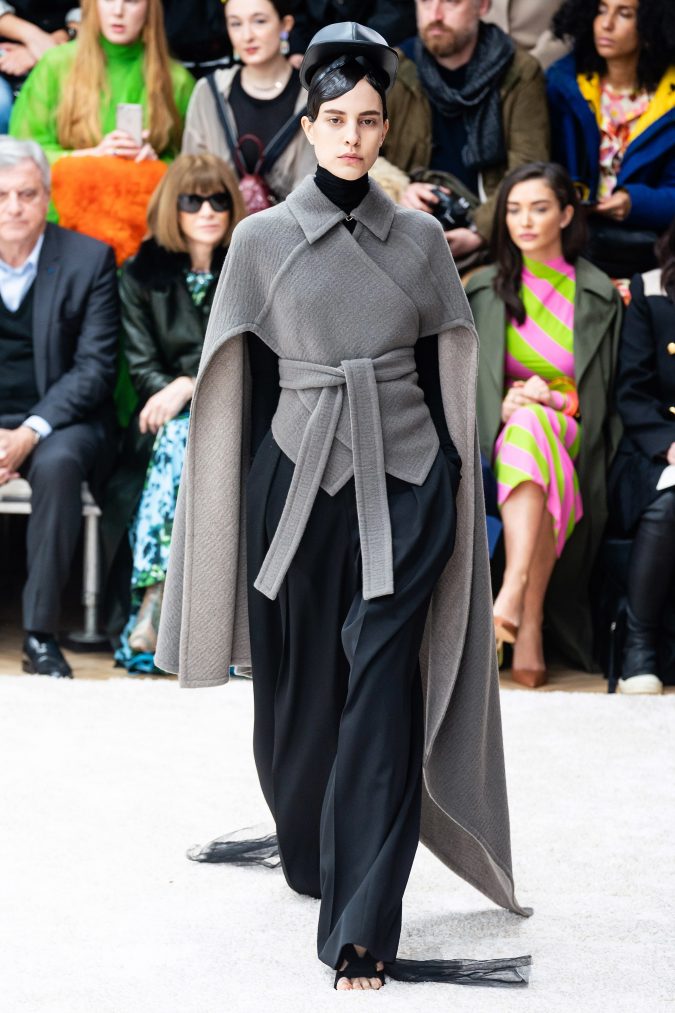 fall winter fashion 2020 cape J.W. Anderson 90 Fall/Winter Fashion Ideas for a Perfect Combination of Vintage and Modern - 56