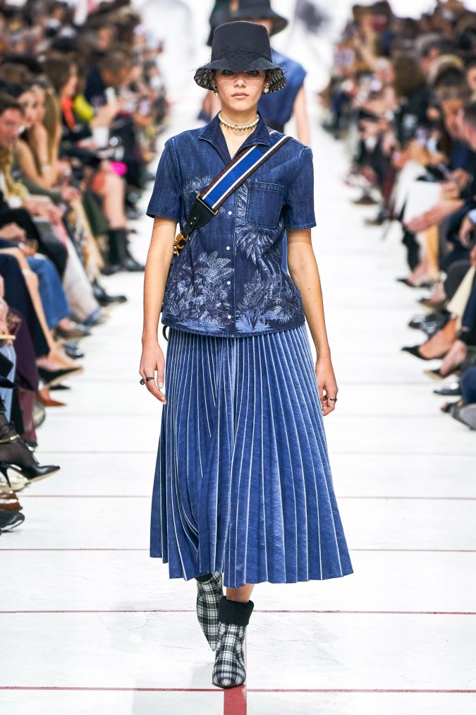 fall winter fashion 2020 denim over denim pleated skirt and shirt Dior 60+ Retro Fashion Designs of Fall/Winter Inspired by the 80s and 90s - 37