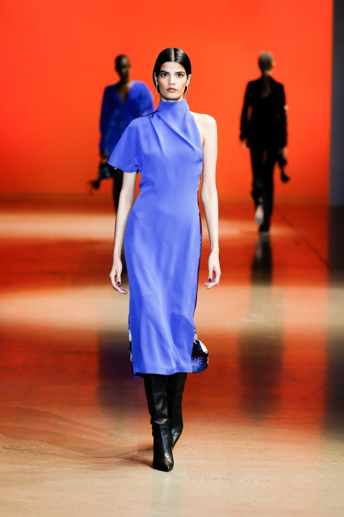 fall winter fashion 2020 dress Cushnie +20 Fall Fashion Trends of Unusual Shoulders and Sleeves - 57