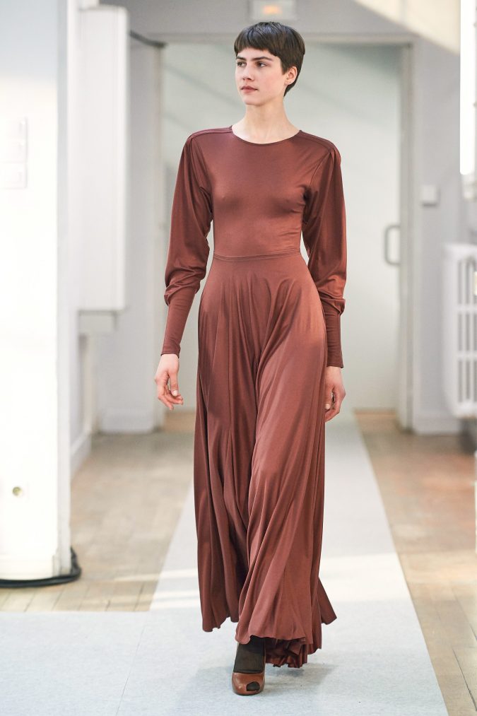 fall-winter-fashion-2020-dress-leg-of-mutton-sleeves-Lemaire-1-675x1013 +20 Fall Fashion Trends of 2020 for the Fans of Unusual Shoulders and Sleeves