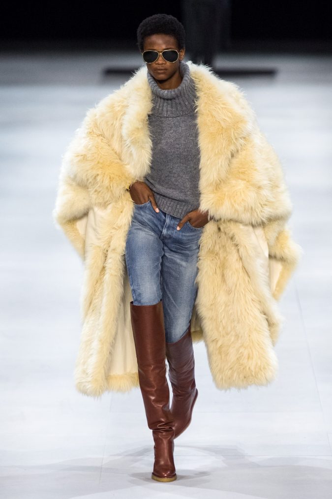 fall winter fashion 2020 faux fur celine 90 Fall/Winter Fashion Ideas for a Perfect Combination of Vintage and Modern - 59