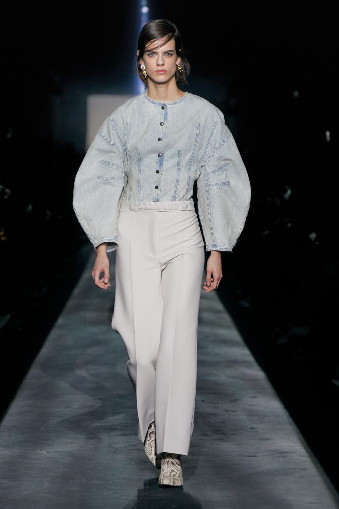 fall-winter-fashion-2020-jeans-top-balloon-sleeves-Givenchy-675x1013 +20 Fall Fashion Trends of 2020 for the Fans of Unusual Shoulders and Sleeves