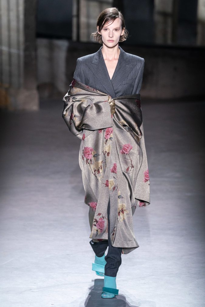 +20 Fall Fashion Trends of Unusual Shoulders and Sleeves 10 fall winter fashion 2020 layered sleeves Dries Van Noten 2 +20 Fall Fashion Trends of Unusual Shoulders and Sleeves - 10