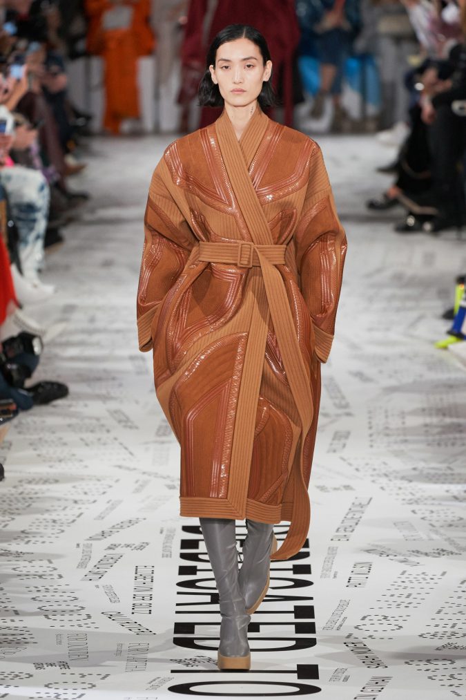 fall-winter-fashion-2020-leather-coat-Stella-McCartney-675x1013 +80 Fall/Winter Fashion Trends for a Stunning Wardrobe in 2022