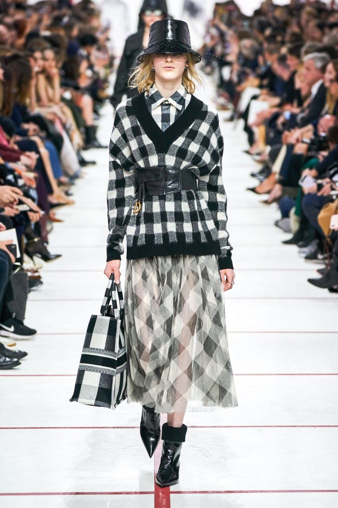 fall winter fashion 2020 plaids Dior 60+ Retro Fashion Designs of Fall/Winter Inspired by the 80s and 90s - 54