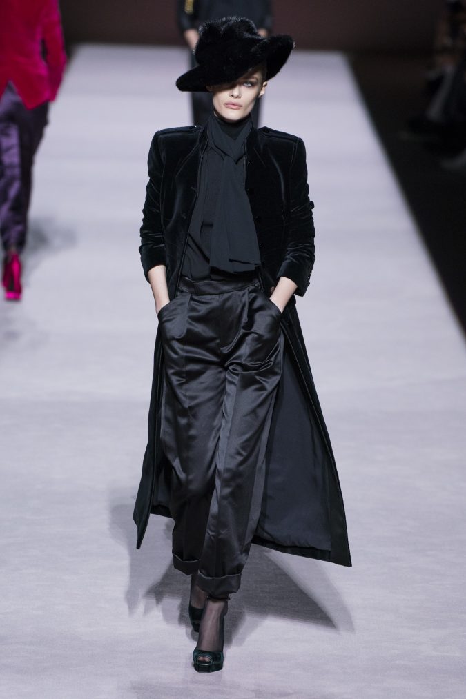fall-winter-fashion-2020-velvet-coat-Tom-Ford-2-675x1013 +80 Fall/Winter Fashion Trends for a Stunning Wardrobe in 2022