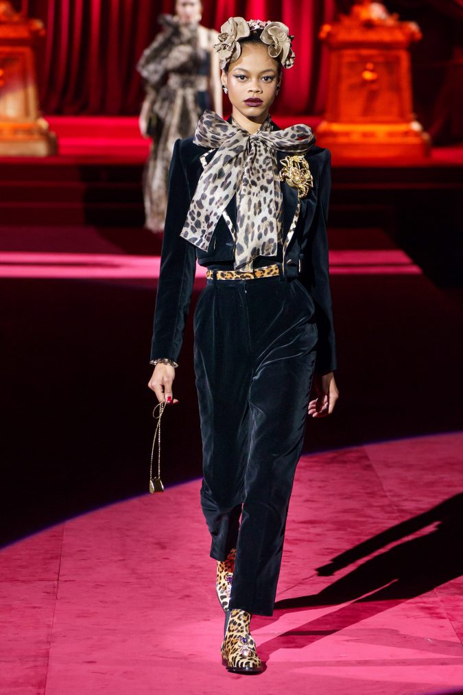 45+ Elegant Work Outfit Ideas for Fall and Winter 15 Fall fashion 2019 animal printed bow Dolce Gabbana 45+ Elegant Work Outfit Ideas for Fall and Winter - 15