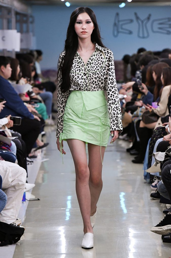Fall winter fashion 2020 neon skirt animal printed shirt KYE Top 10 Fashionable Winter Fashion Outfit Ideas for Teens - 4