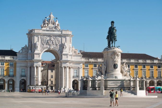 Praça-do-Comércio-675x451 Your Travel Guide: A Trip to Lisbon