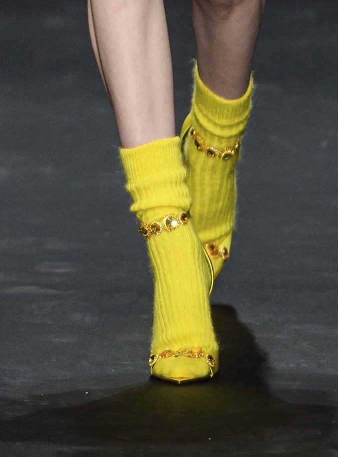 fall-winter-accessories-anklet-shoes-versace-675x912 65+ Hottest Winter Accessories Fashion Trends in 2021