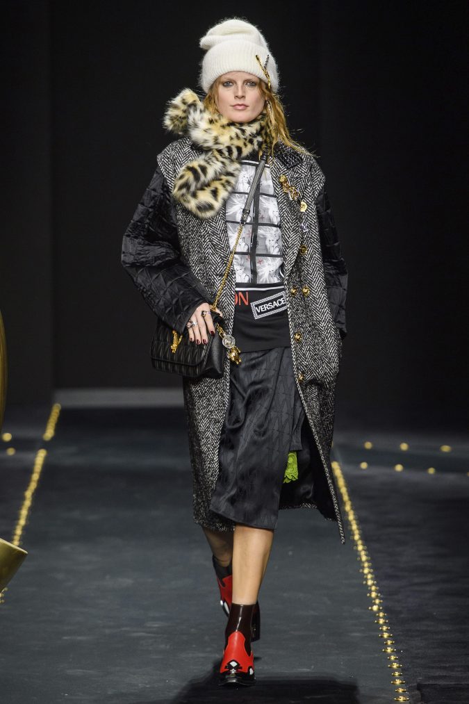 fall-winter-fashion-2020-animal-printed-bow-Versace-675x1013 65+ Hottest Winter Accessories Fashion Trends in 2021