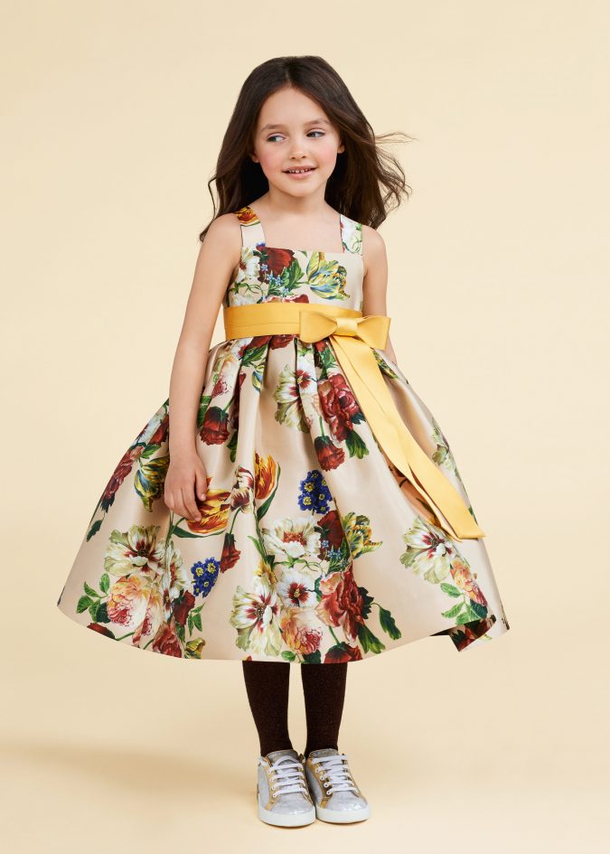fall winter fashion 2020 kids floral dress dolce and gabbana 15 Cutest Kids Fashion Trends for Winter - 45