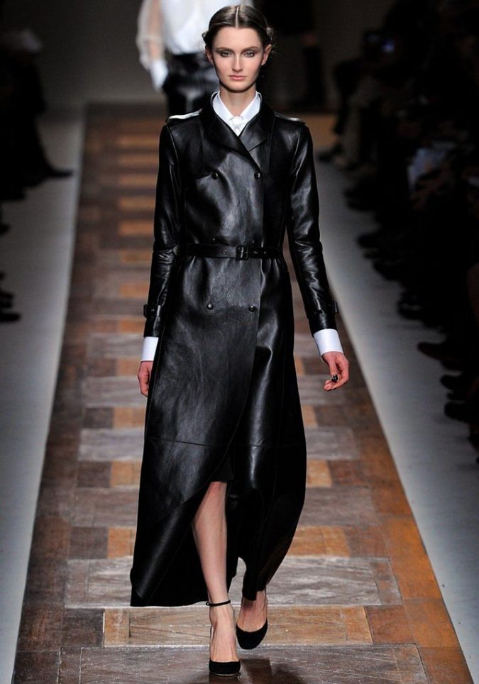 fall-winter-fashion-2020-leather-coat-valentino-675x964 45+ Elegant Work Outfit Ideas for Fall and Winter 2020