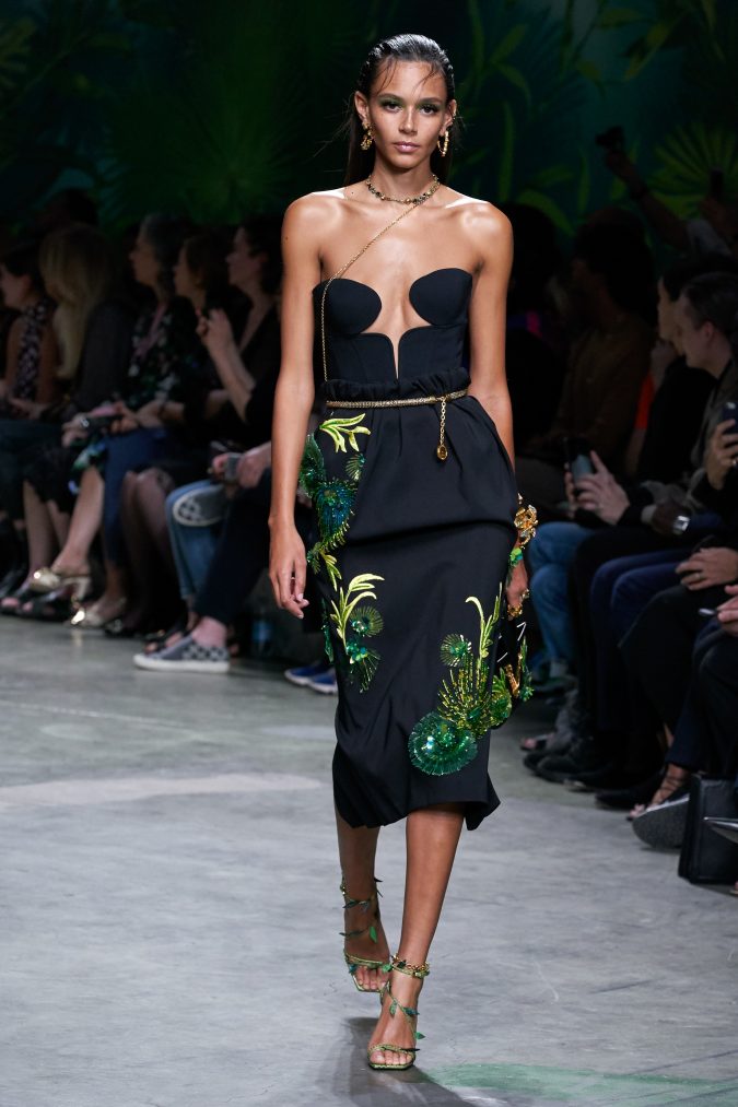 spring-summer-fashion-2020-floral-dress-Versace-4-675x1013 120+ Lovely Floral Outfit Ideas and Trends for All Seasons 2020