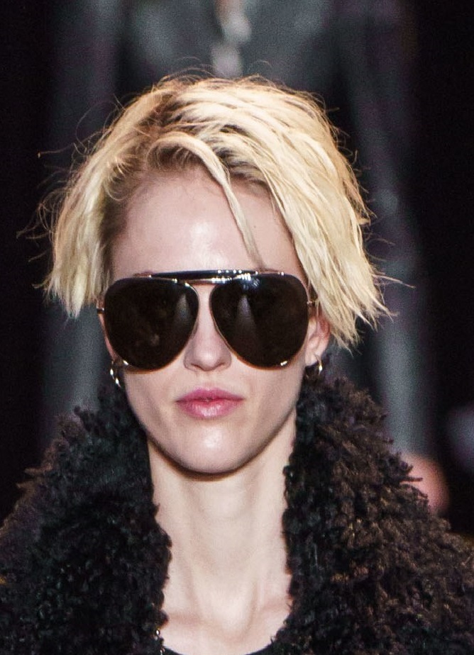 Top 20 Hottest Winter Hairstyles for Women 37 visible roots blond side part hairstyle fall 2020 Michael Kors Top 20 Hottest Winter Hairstyles for Women - 37