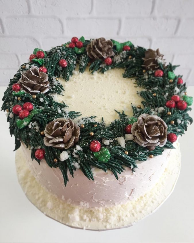 Christmas cake decoration wreath 3 16 Mouthwatering Christmas Cake Decoration Ideas - 32
