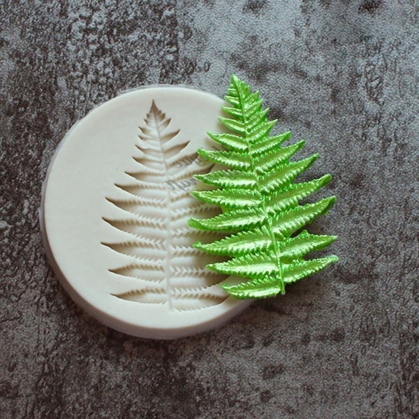 16 Mouthwatering Christmas Cake Decoration Ideas 13 Fern christmas cake decoration 16 Mouthwatering Christmas Cake Decoration Ideas - 13