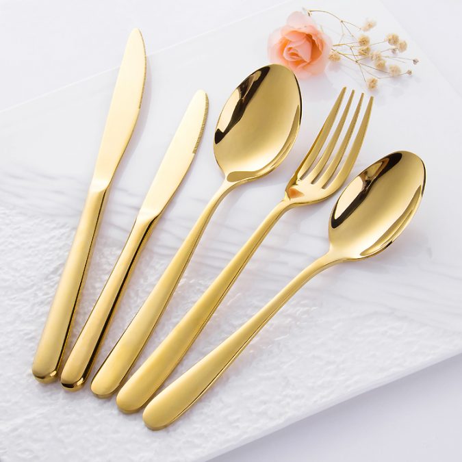 Gold cutlery Top 10 Most Luxurious Wedding Gift Ideas for Wealthy Couple - 5