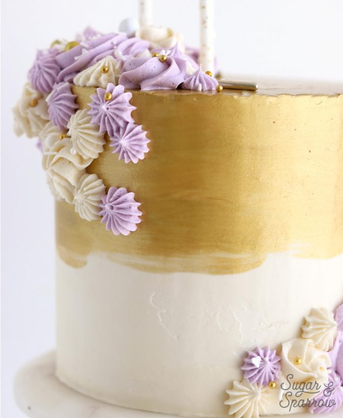 16 Mouthwatering Christmas Cake Decoration Ideas 18 Metallic Gold Buttercream christmas Cake 16 Mouthwatering Christmas Cake Decoration Ideas - 18