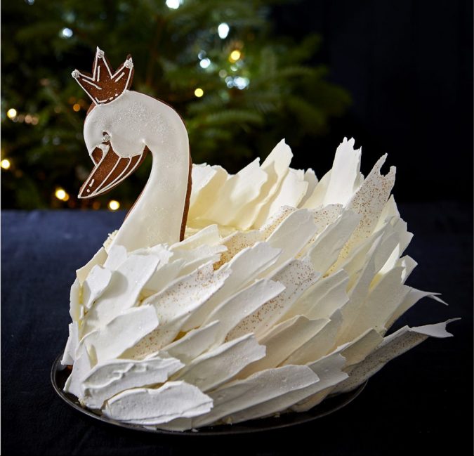 Swan christmas cake good to know e1577293441704 16 Mouthwatering Christmas Cake Decoration Ideas - 26