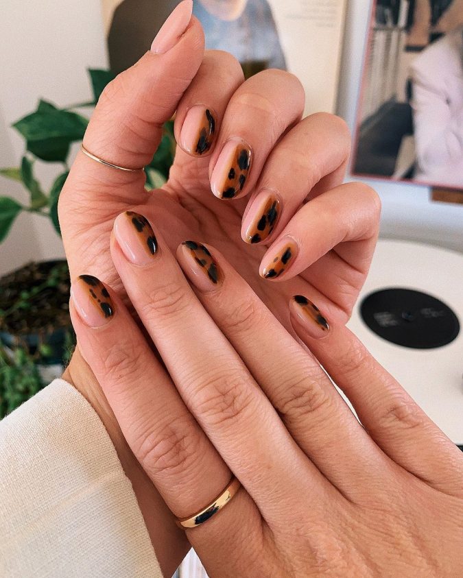 Top 10 Most Luxurious Nail Designs 8 barely there animal prints nail art Top 10 Most Luxurious Nail Designs - 8