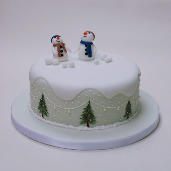 16 Mouthwatering Christmas Cake Decoration Ideas 17 christmas cake Snowmen 16 Mouthwatering Christmas Cake Decoration Ideas - 17