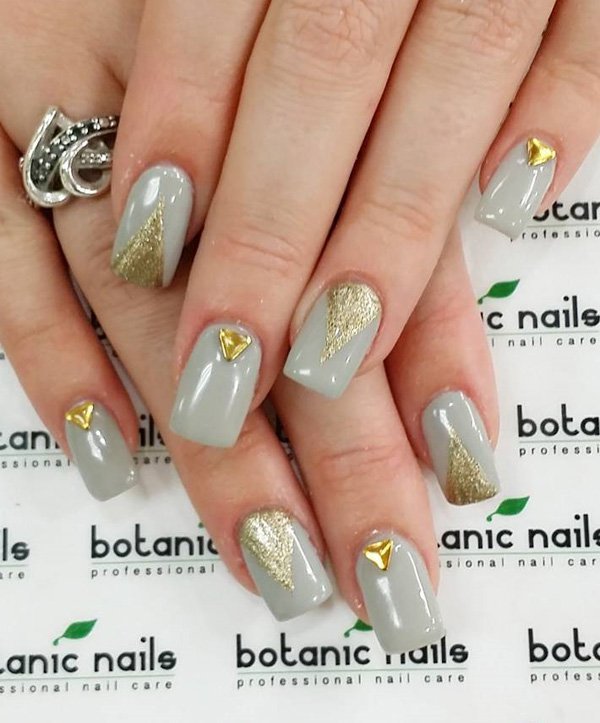 Top 10 Most Luxurious Nail Designs 41 embellishment nail art 2 Top 10 Most Luxurious Nail Designs - 41