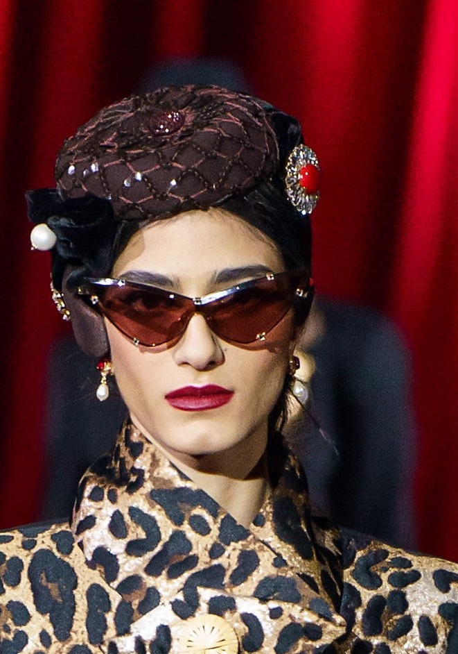 fall-winter-fashion-2020-adorned-hat-Dolce-and-Gabbana Top 10 Elegant Women’s Hat Trends For Winter 2022
