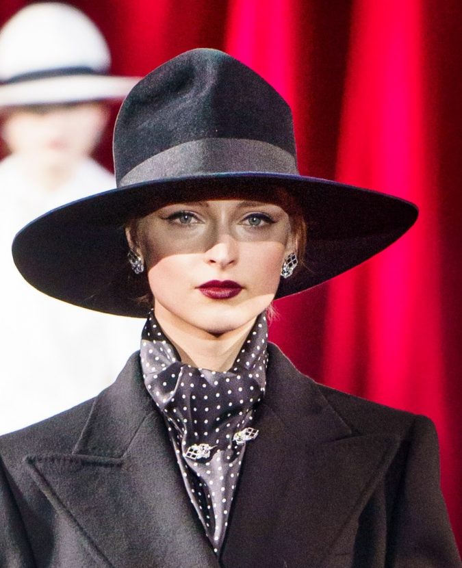 fall-winter-fashion-2020-fedora-hat-Dolce-and-Gabbana-675x830 Top 10 Elegant Women’s Hat Trends For Winter 2022