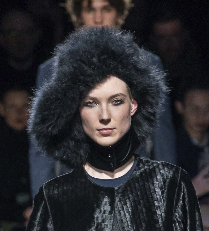fall-winter-fashion-2020-fur-hat-Giorgio-Armani-675x749 Top 10 Elegant Women’s Hat Trends For Winter 2022