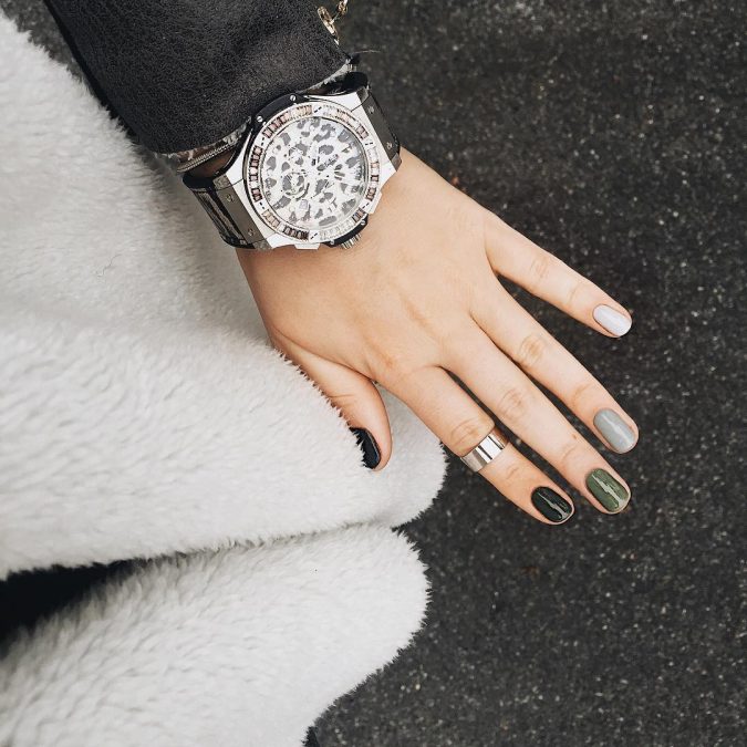 Top 10 Lovely Nail Polish Trends for Next Fall & Winter 13 green black and grey nails Top 10 Lovely Nail Polish Trends for Next Fall & Winter - 13