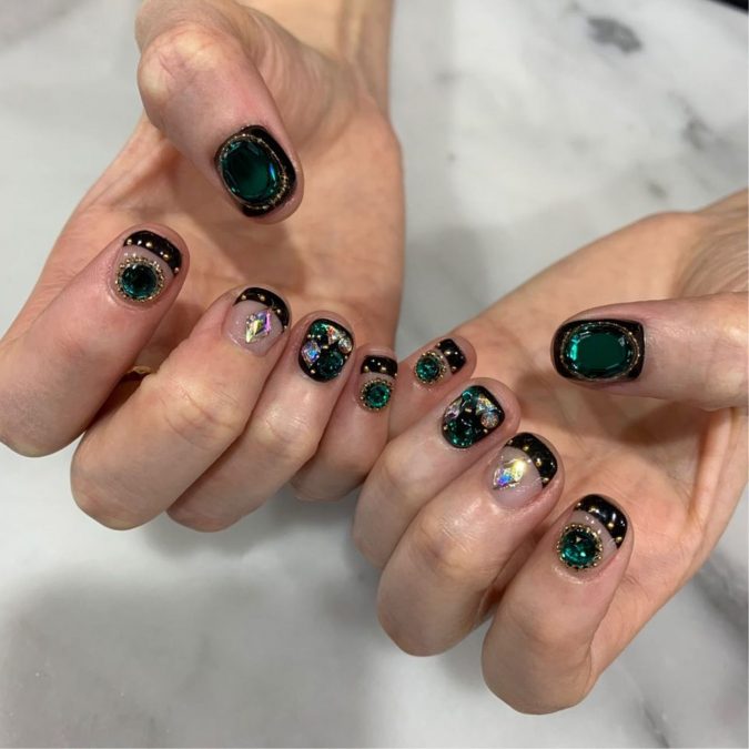 Top 10 Lovely Nail Polish Trends for Next Fall & Winter 45 green black nails Top 10 Lovely Nail Polish Trends for Next Fall & Winter - 45