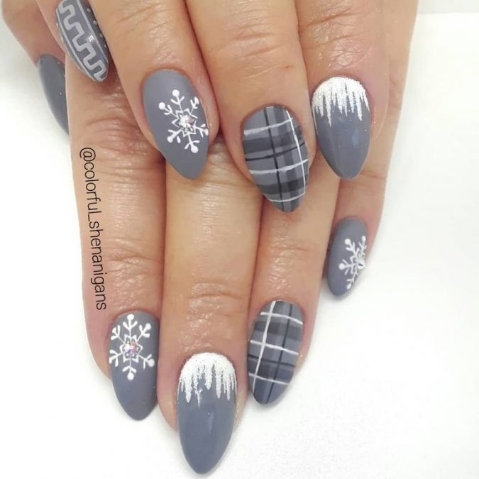 grey and white nail art Top 10 Most Luxurious Nail Designs - 5