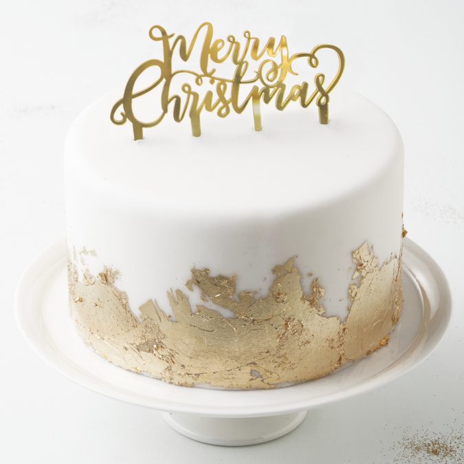 metallic-christmas-cake-decoration-675x675 16 Mouthwatering Christmas Cake Decoration Ideas 2022